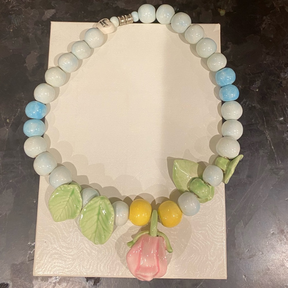 VINTAGE! Parrot Pearls necklace